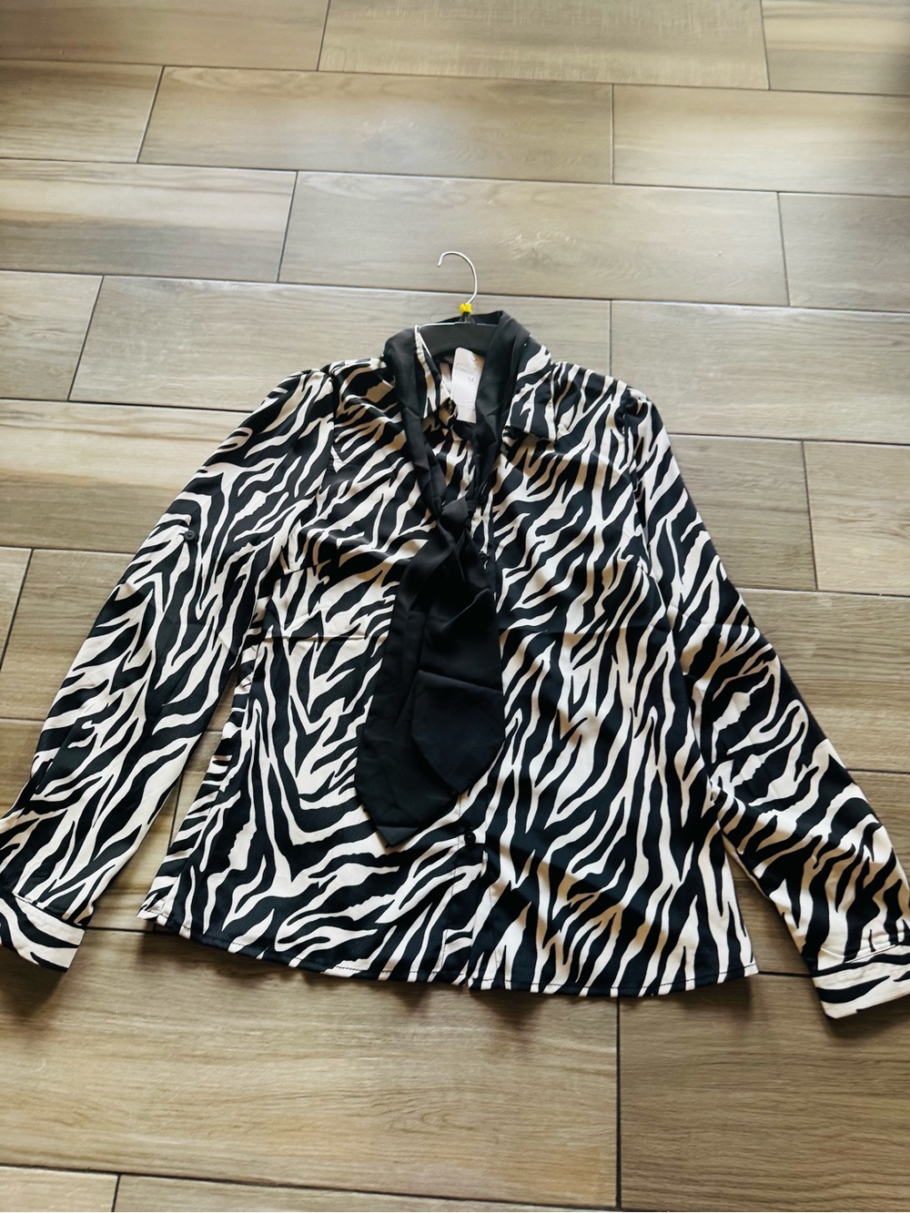 Womens Black & White Zebra Print Button-Down Blouse with Neck Tie size M